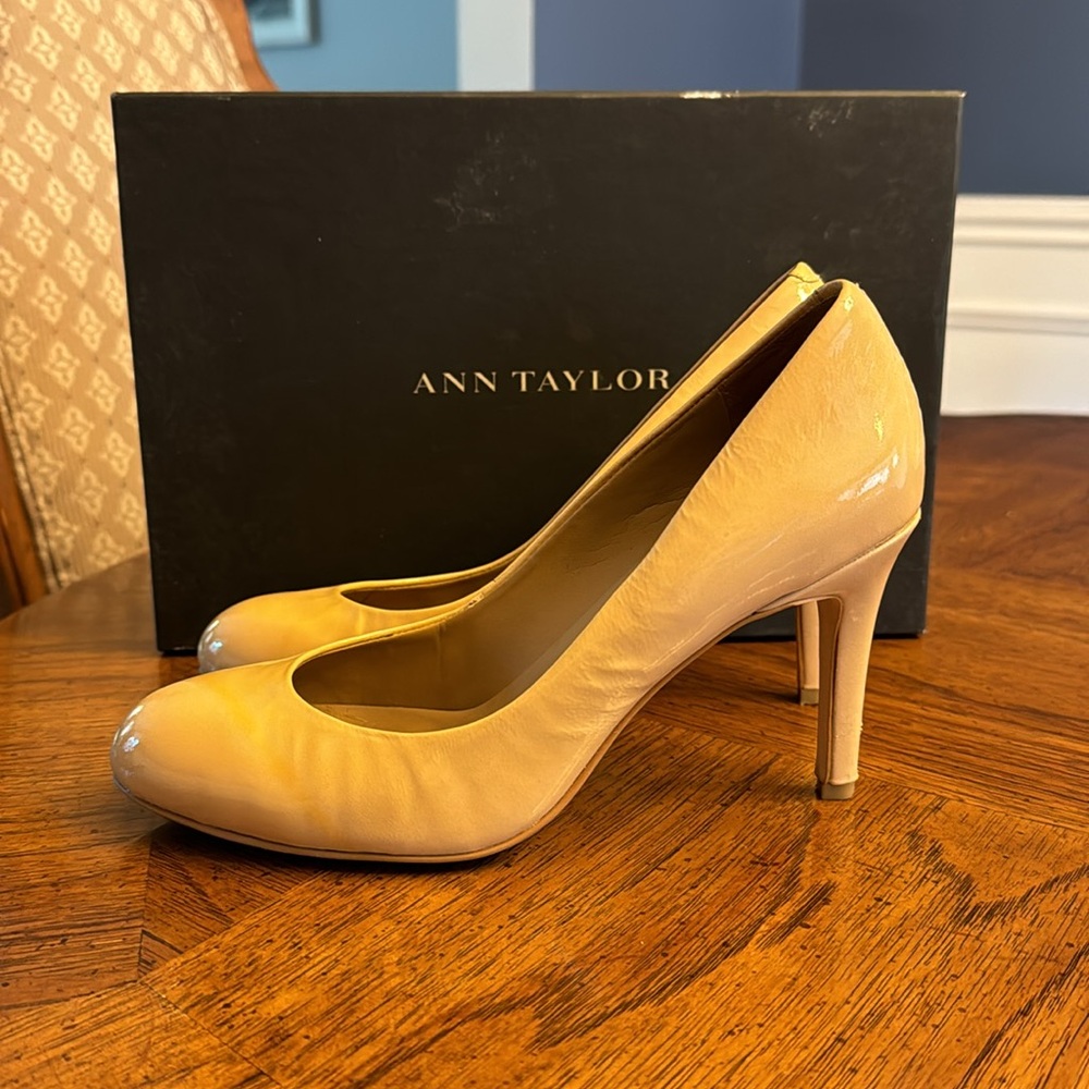 Nude Patent Pump